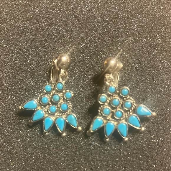 Vintage Native American turquoise petit point cluster clip on earrings EUC - Picture 3 of 5